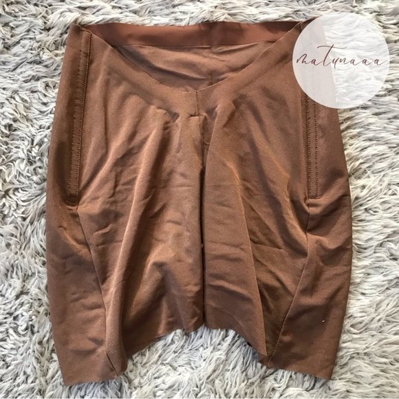 Skims Sheer Sculpt Low Back Short in Jasper M - Picture 4 of 4